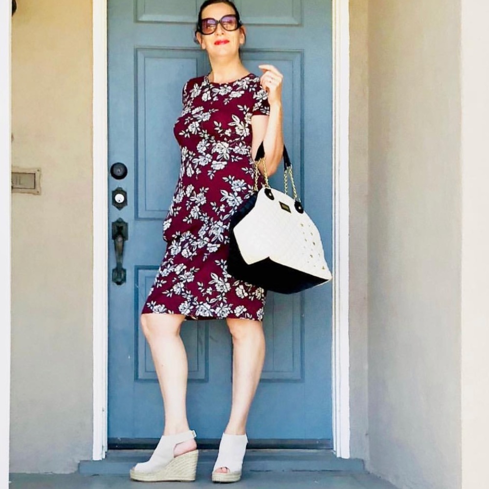 Short Sleeve Flower Dress in Wine - Picture 3 of 7